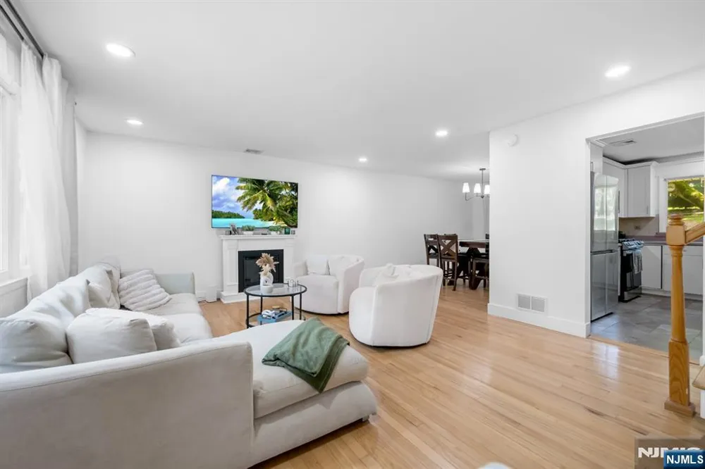 25 Windsor Court Norwood, NJ 07648