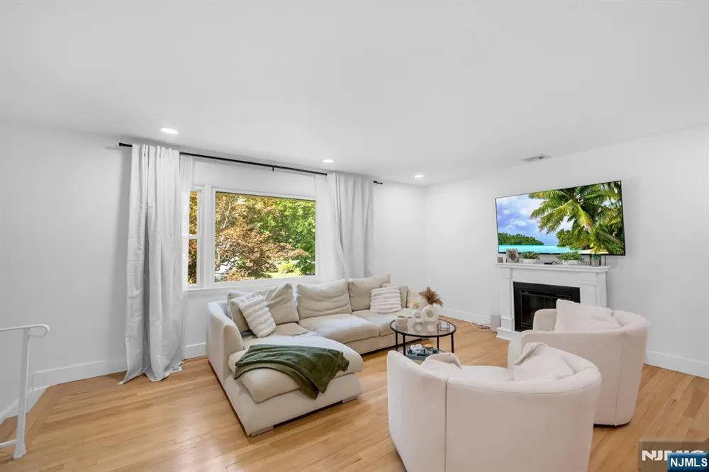 25 Windsor Court Norwood, NJ 07648