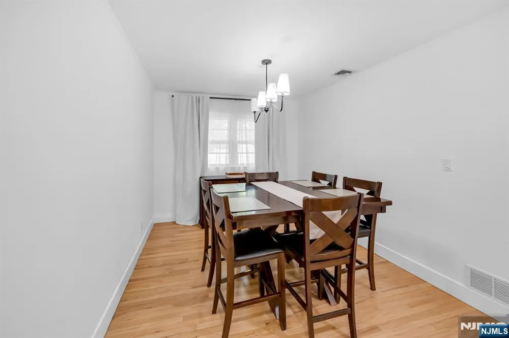 25 Windsor Court Norwood, NJ 07648