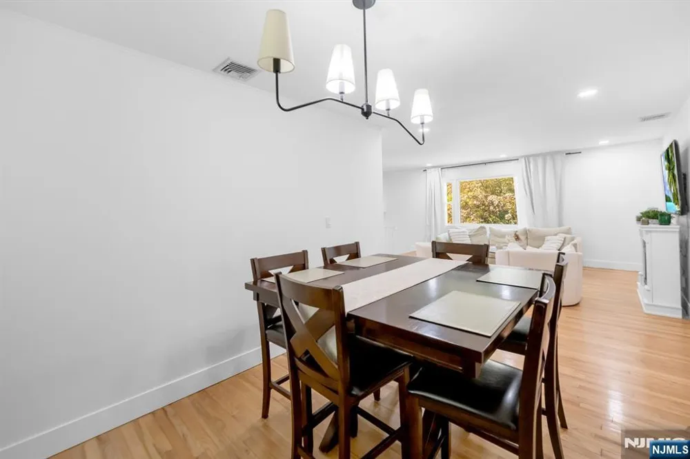 25 Windsor Court Norwood, NJ 07648