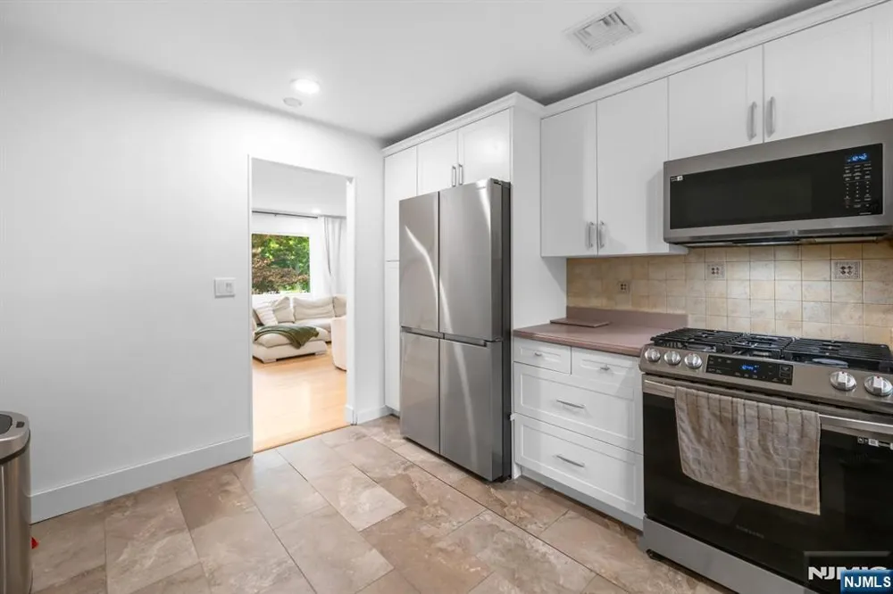 25 Windsor Court Norwood, NJ 07648