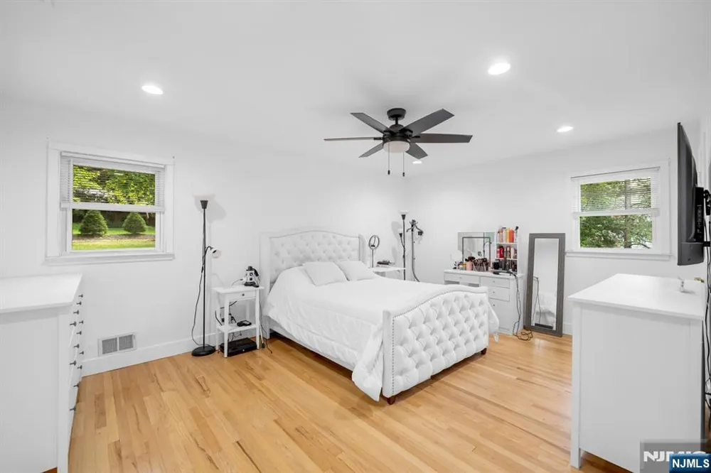 25 Windsor Court Norwood, NJ 07648