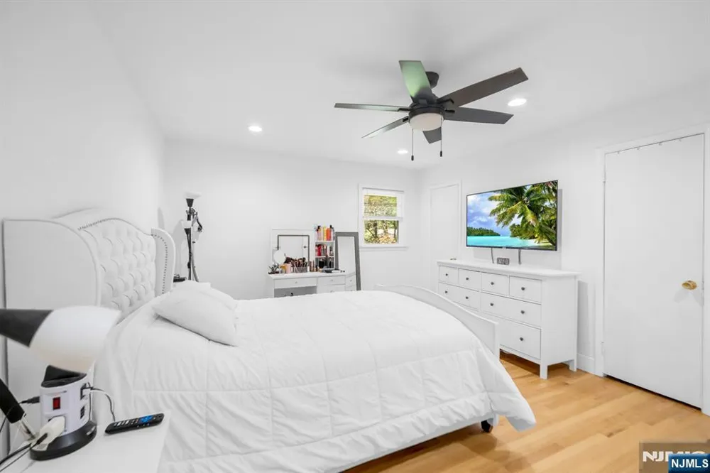 25 Windsor Court Norwood, NJ 07648