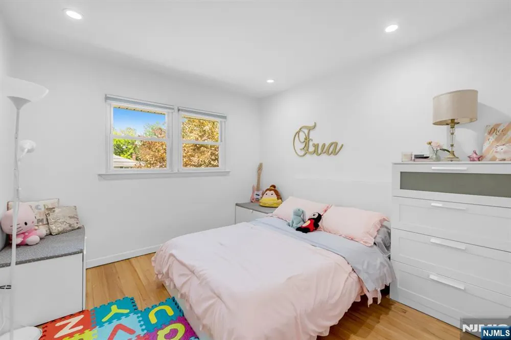 25 Windsor Court Norwood, NJ 07648