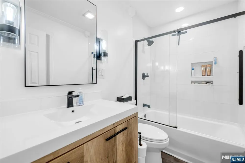 25 Windsor Court Norwood, NJ 07648