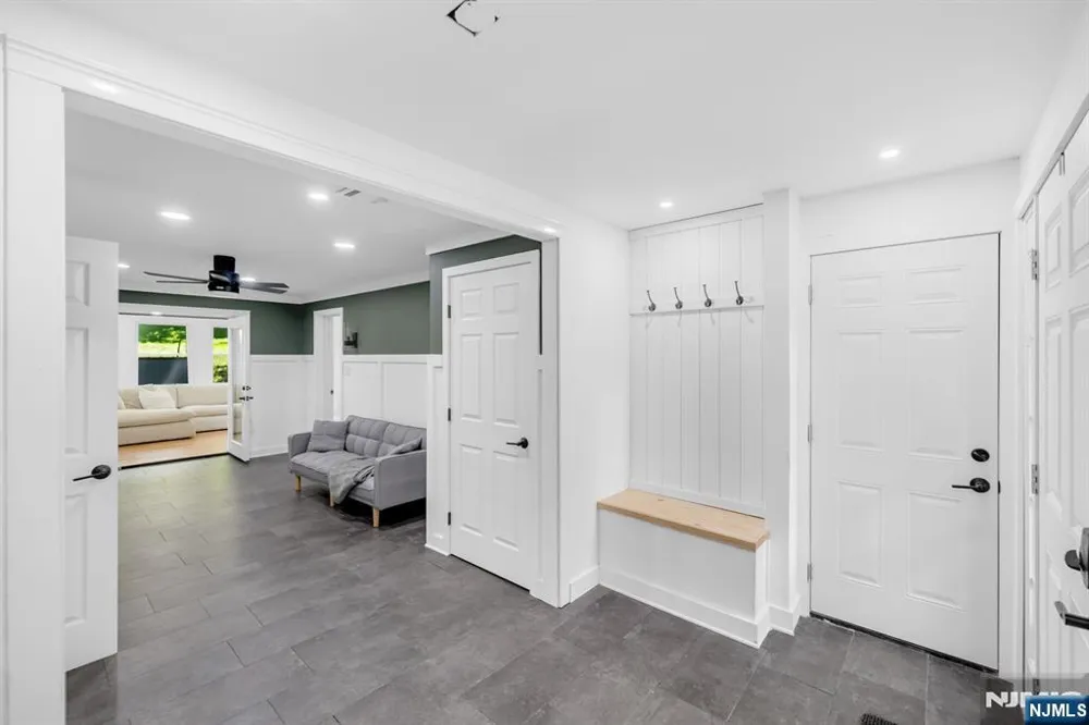 25 Windsor Court Norwood, NJ 07648