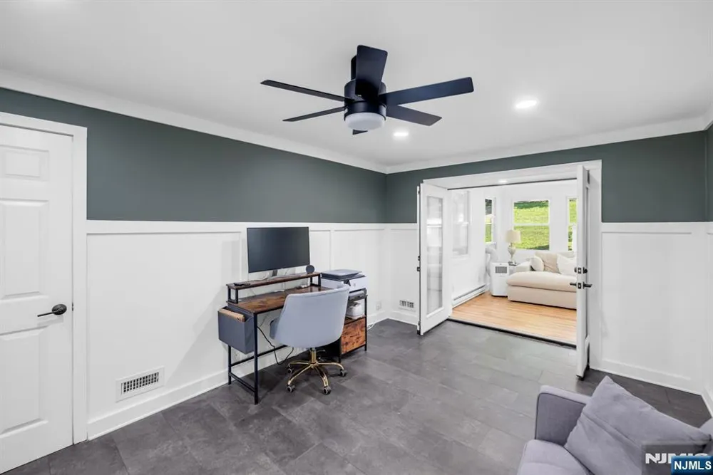 25 Windsor Court Norwood, NJ 07648