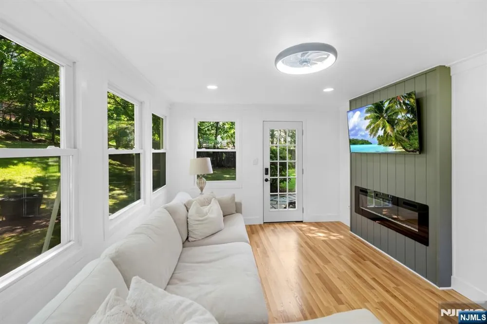 25 Windsor Court Norwood, NJ 07648