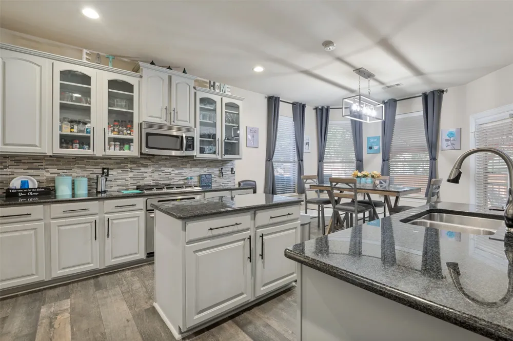 1633 Turtle Point Drive DeSoto, TX 75115