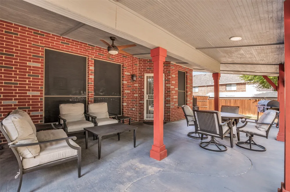 1633 Turtle Point Drive DeSoto, TX 75115
