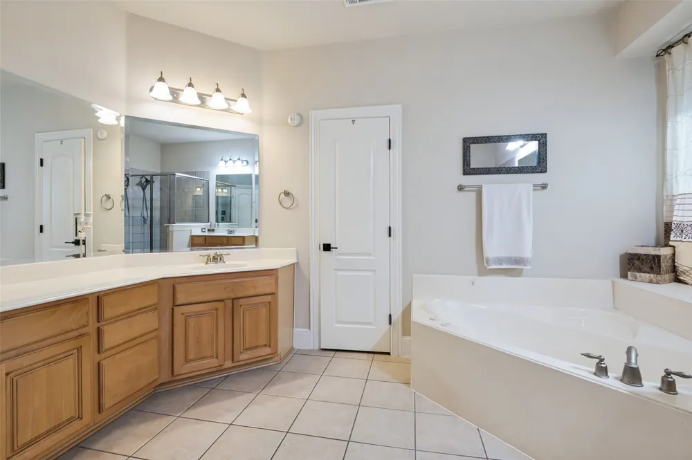 1633 Turtle Point Drive DeSoto, TX 75115