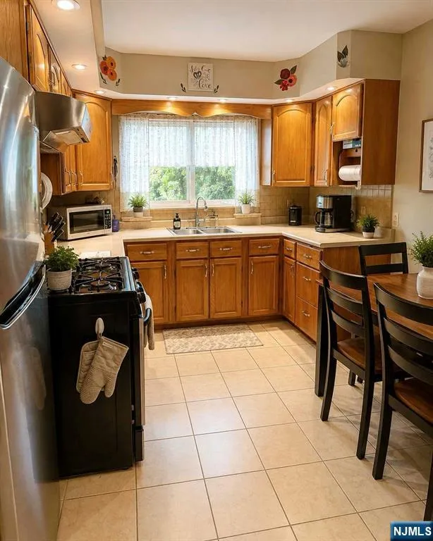188 Terhune E Lodi, NJ 07644