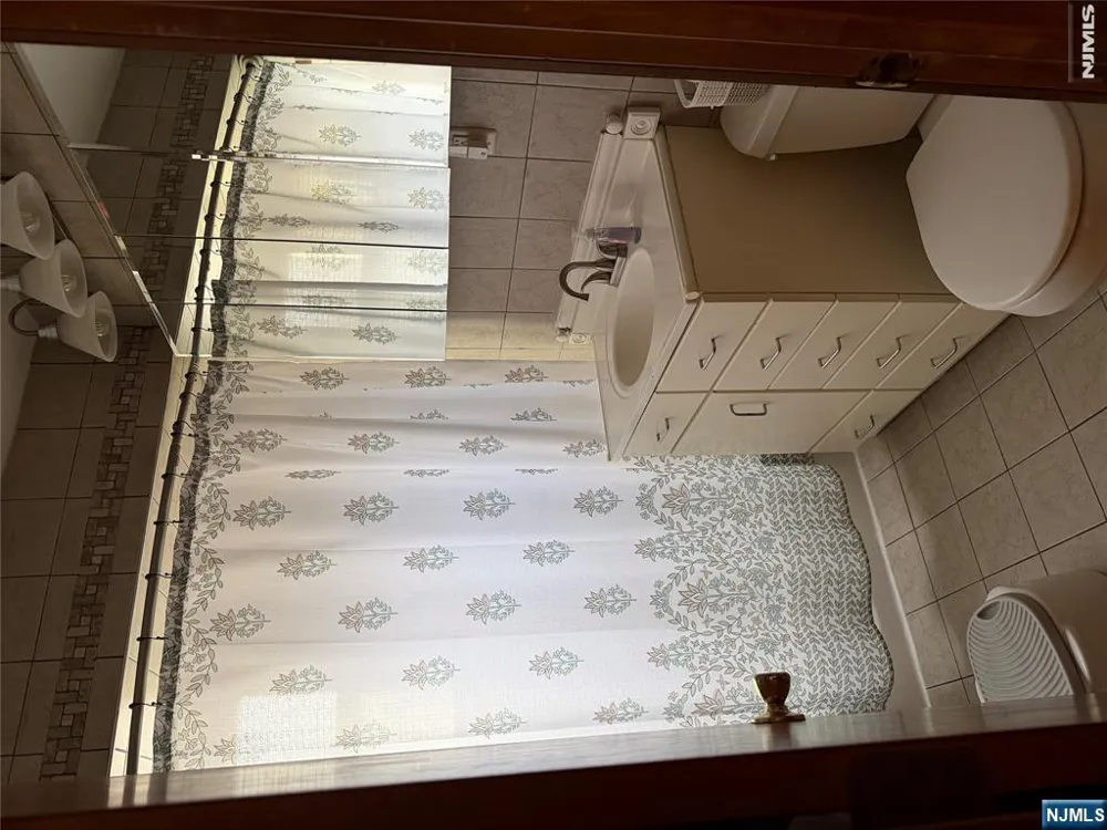 188 Terhune E Lodi, NJ 07644