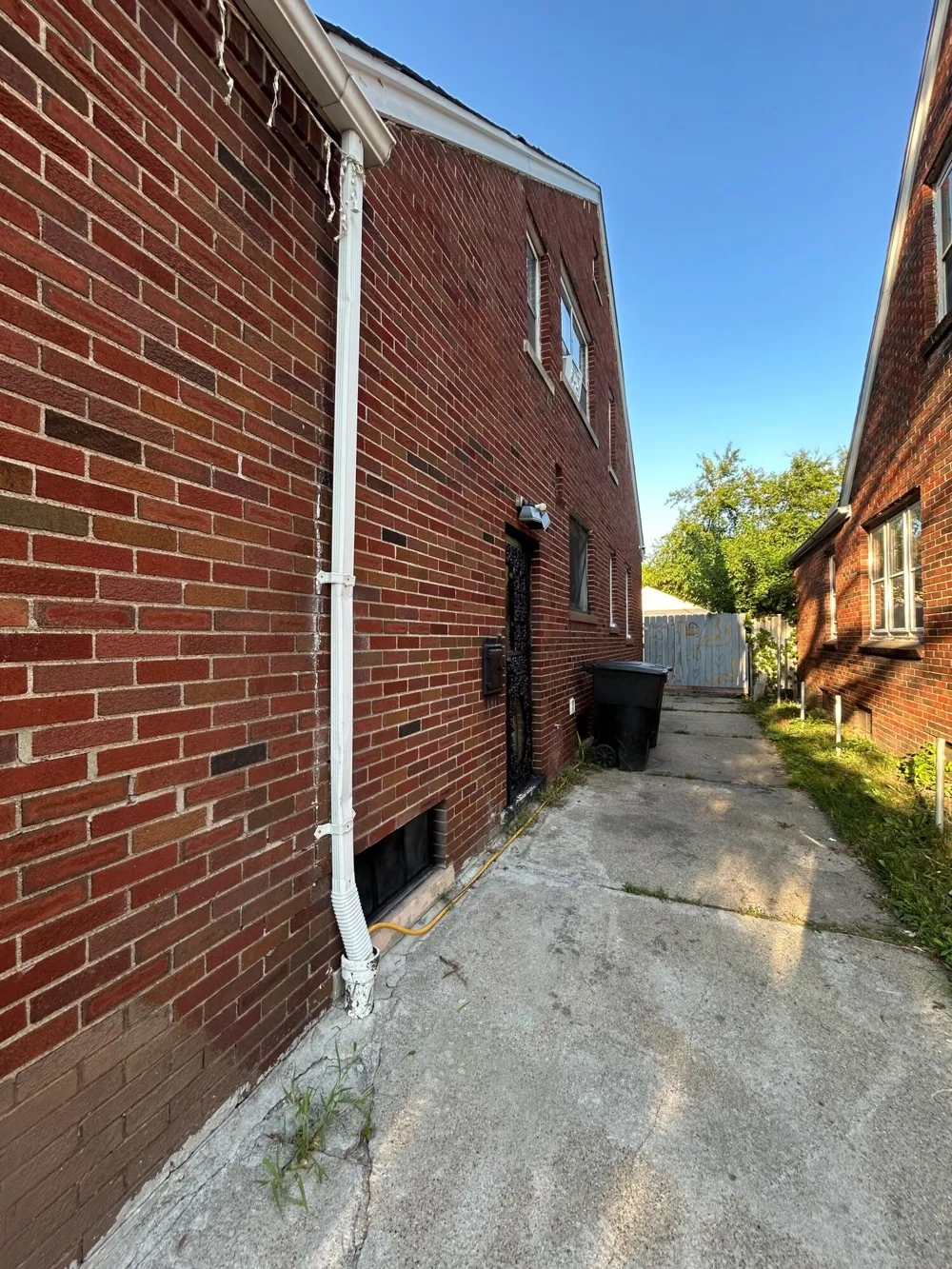6878 Abington Avenue Detroit, MI 48228