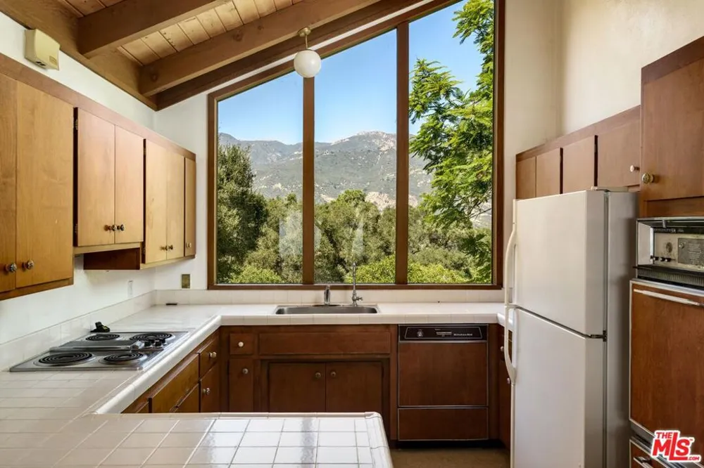 1303 Las Alturas Road Santa Barbara, CA 93103