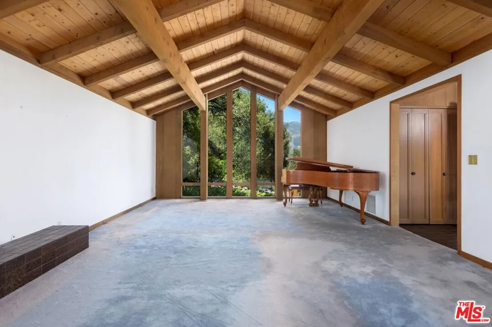 1303 Las Alturas Road Santa Barbara, CA 93103
