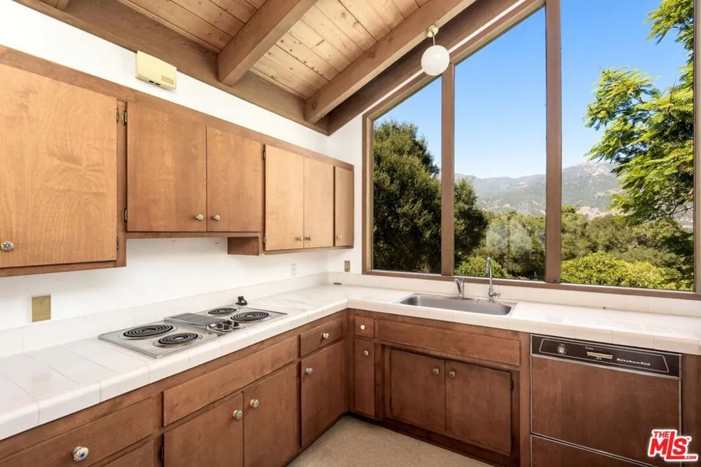 1303 Las Alturas Road Santa Barbara, CA 93103