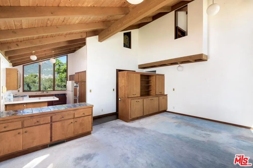 1303 Las Alturas Road Santa Barbara, CA 93103