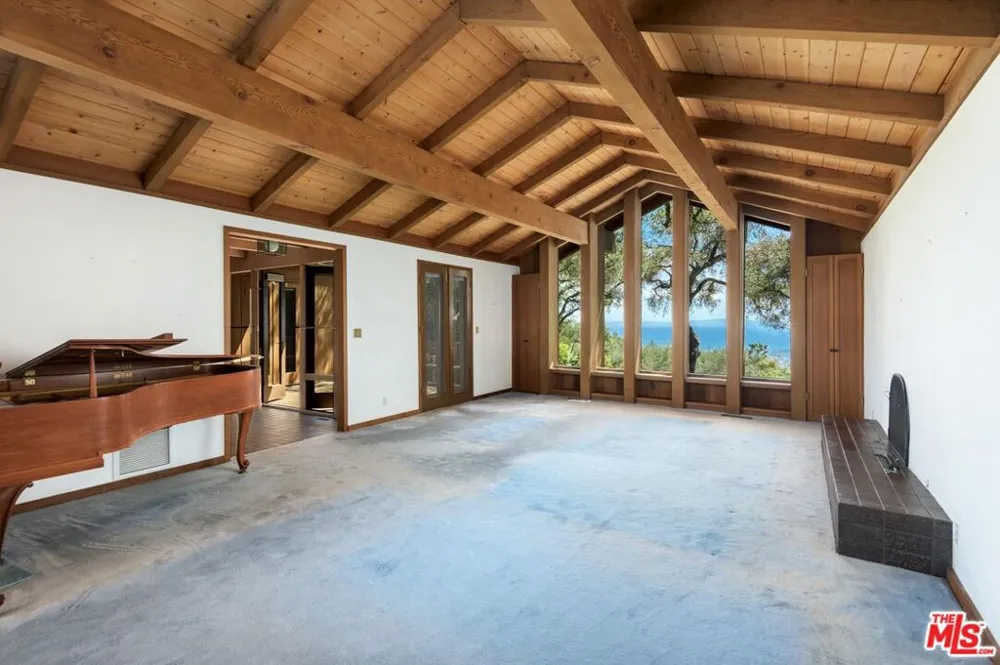 1303 Las Alturas Road Santa Barbara, CA 93103