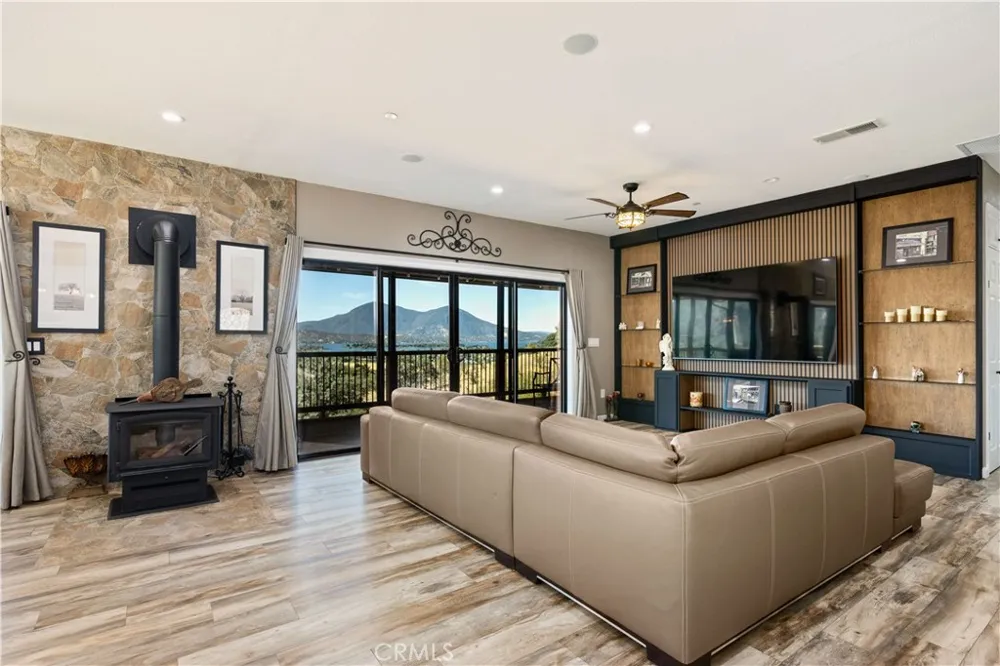 14244 Sanns Court Clearlake Oaks, CA 95423