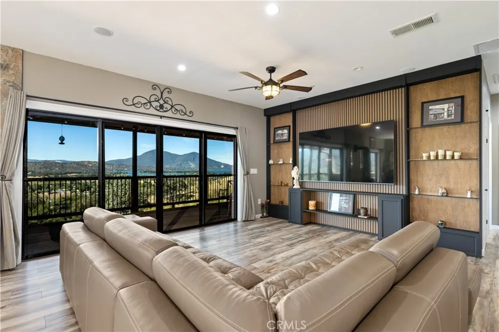 14244 Sanns Court Clearlake Oaks, CA 95423