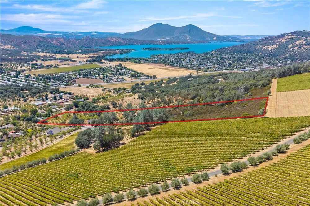 14244 Sanns Court Clearlake Oaks, CA 95423
