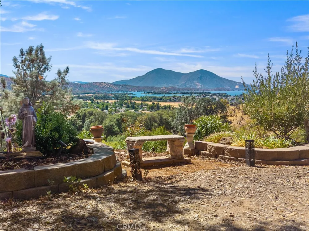 14244 Sanns Court Clearlake Oaks, CA 95423