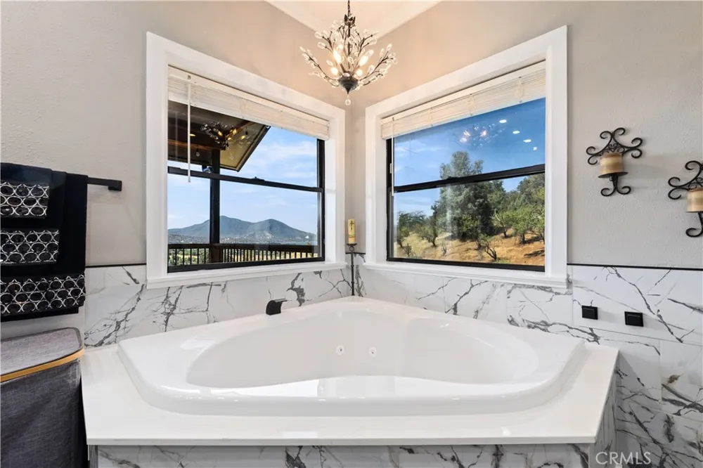 14244 Sanns Court Clearlake Oaks, CA 95423
