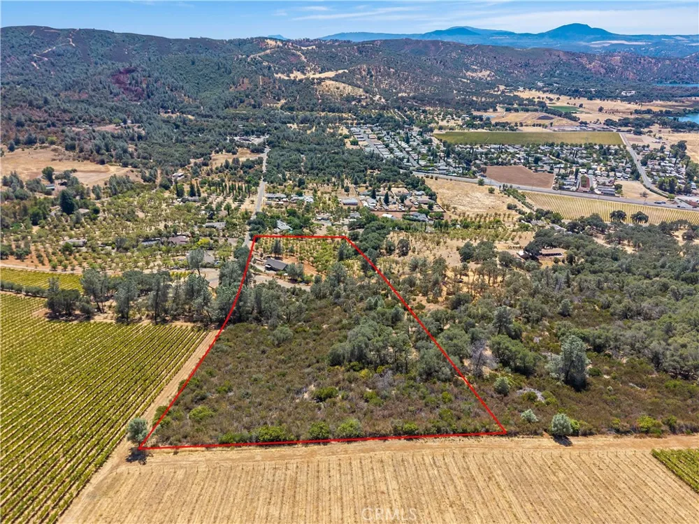 14244 Sanns Court Clearlake Oaks, CA 95423