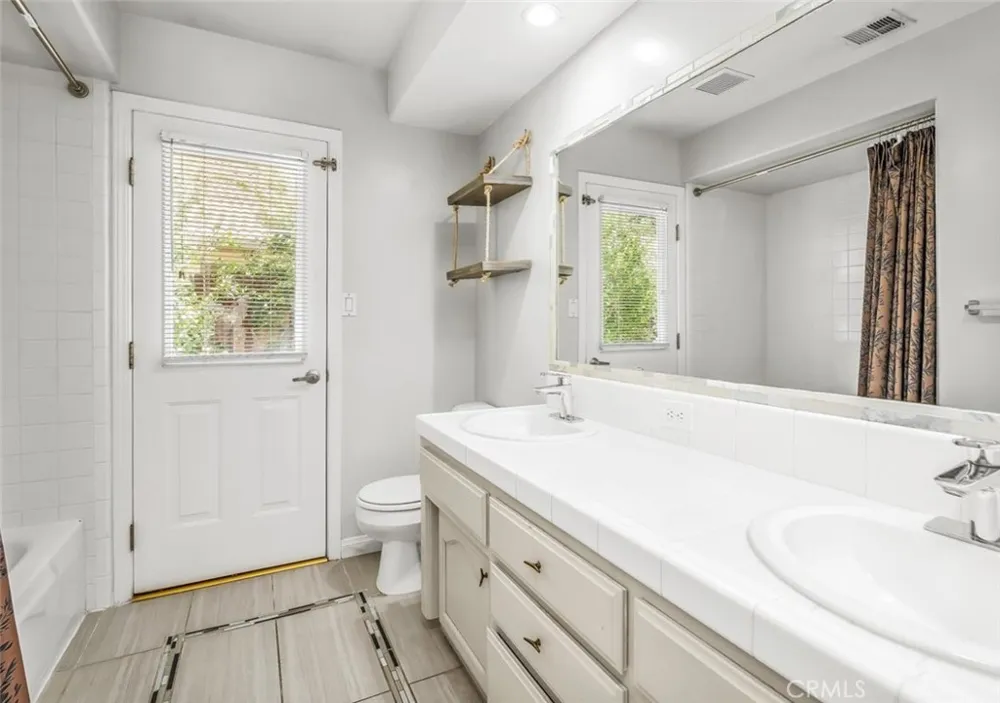 10918 Rosslyn Lane Bakersfield, CA 93311