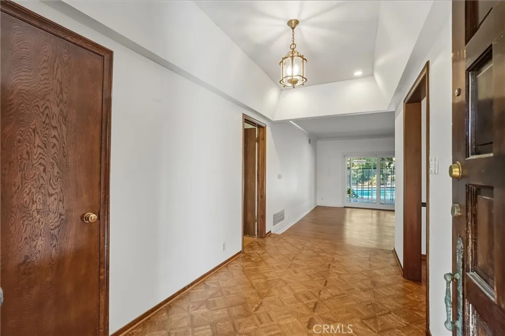 5057 Shirley Tarzana, CA 91356