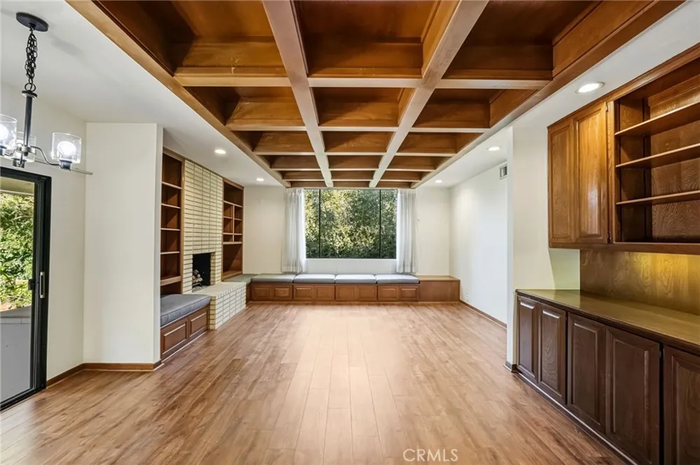 5057 Shirley Tarzana, CA 91356