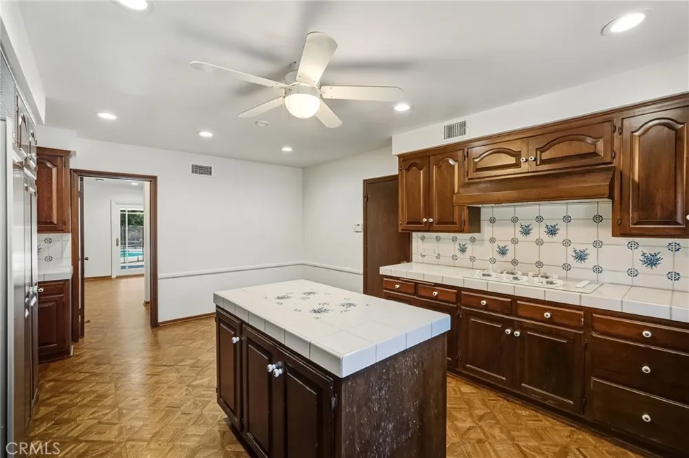 5057 Shirley Tarzana, CA 91356