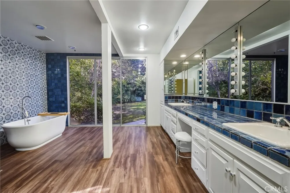 5057 Shirley Tarzana, CA 91356