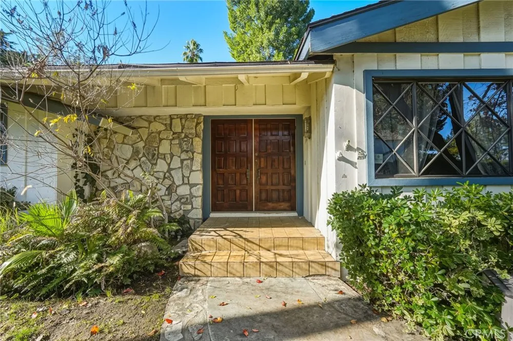 5057 Shirley Tarzana, CA 91356