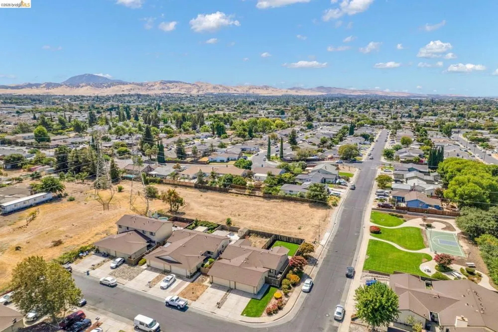 1300 Trembath Ln Antioch, CA 94509