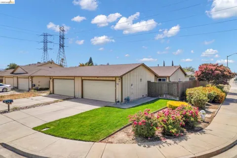 1300 Trembath Ln