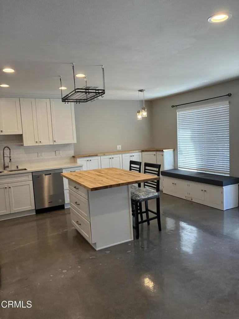 1640 Parakeet Court Ventura, CA 93003