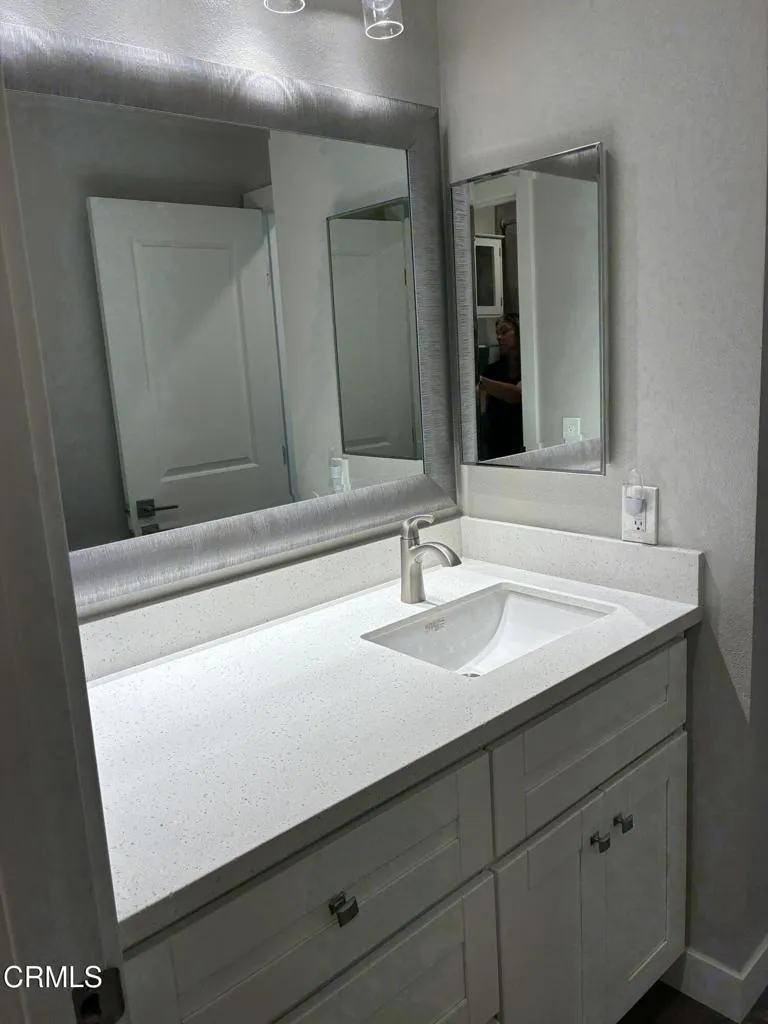 1640 Parakeet Court Ventura, CA 93003