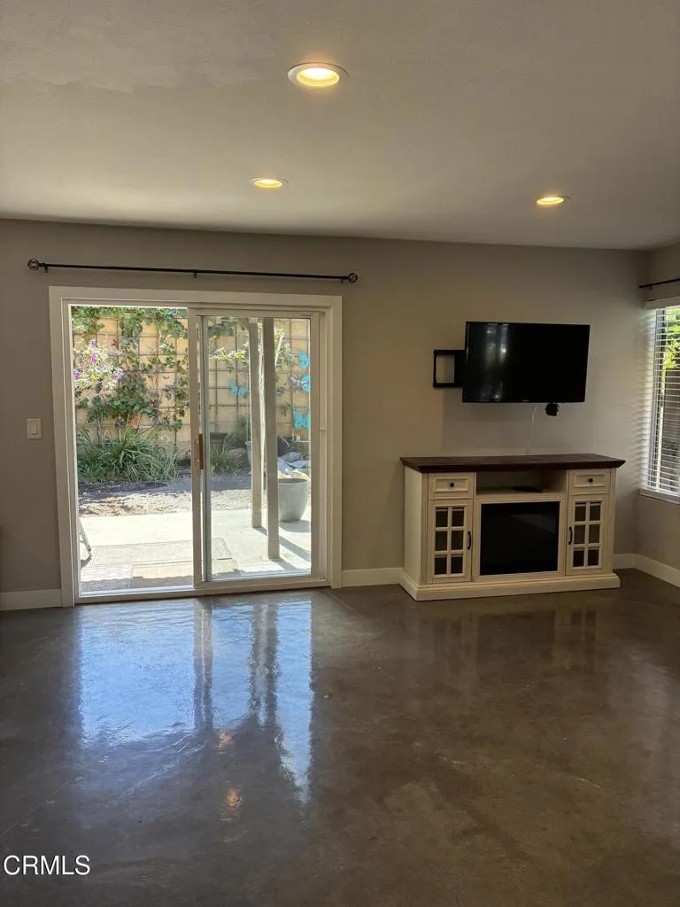 1640 Parakeet Court Ventura, CA 93003