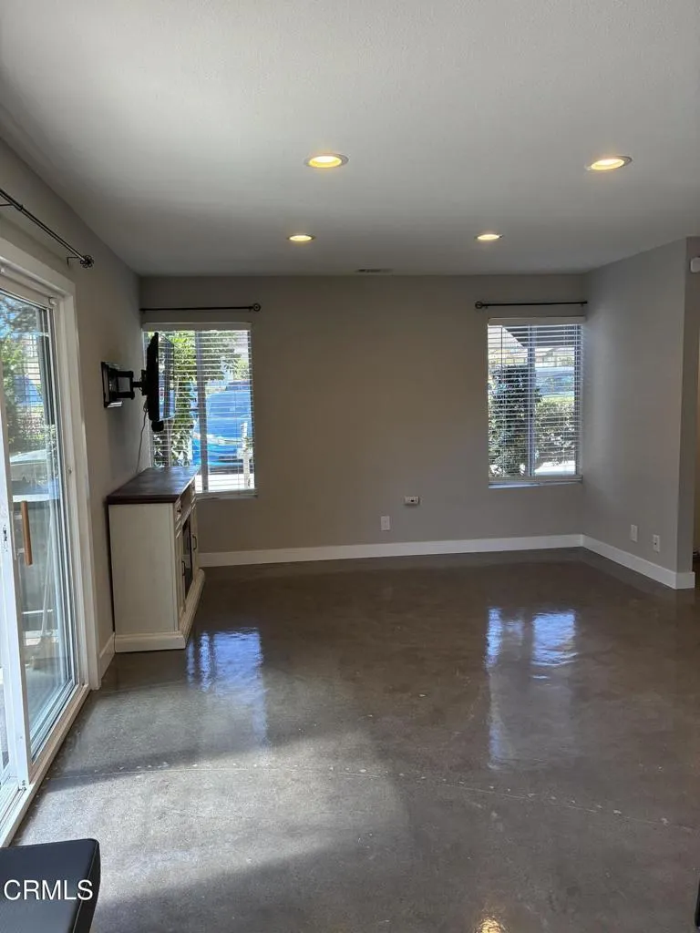 1640 Parakeet Court Ventura, CA 93003