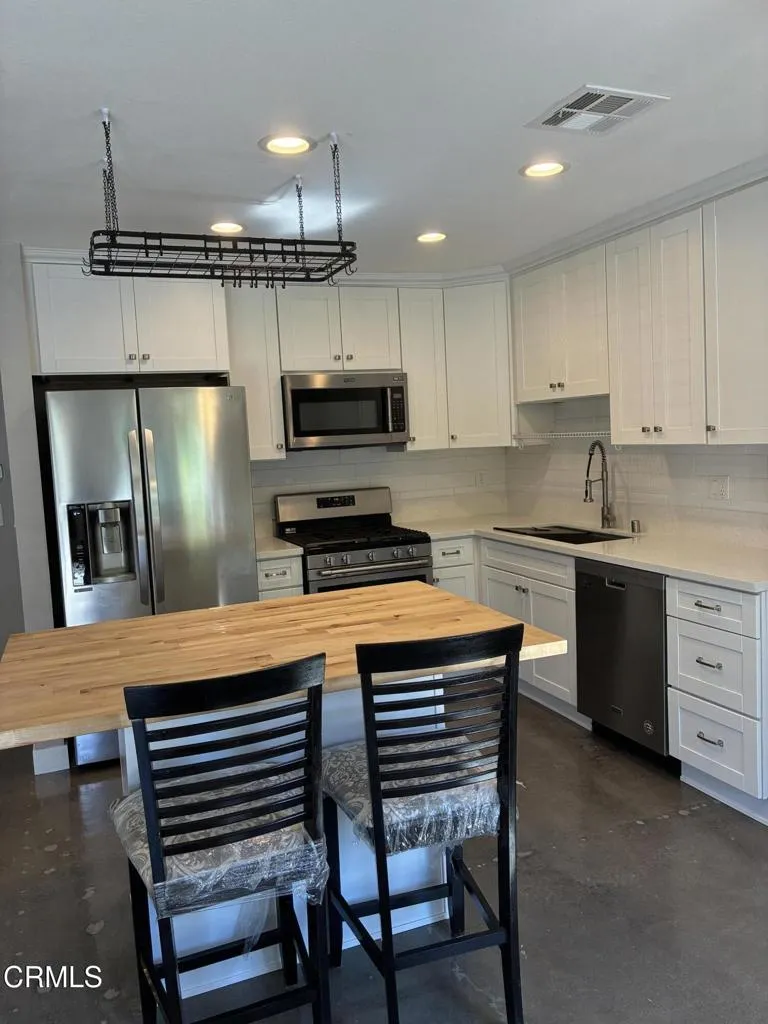 1640 Parakeet Court Ventura, CA 93003