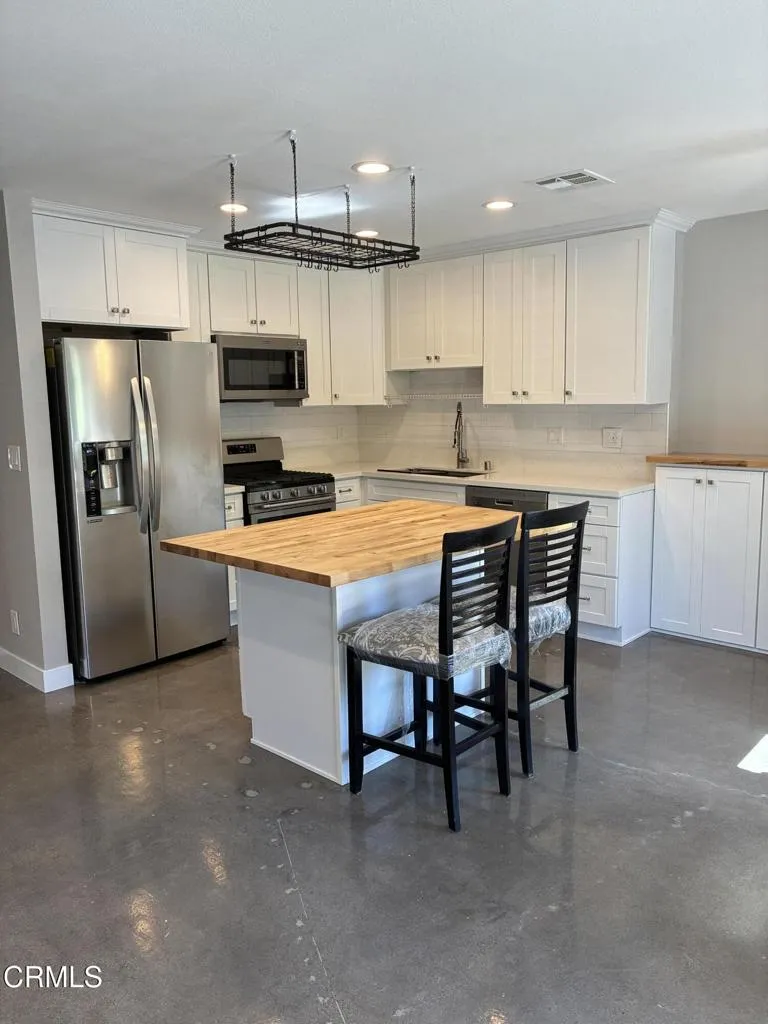 1640 Parakeet Court Ventura, CA 93003