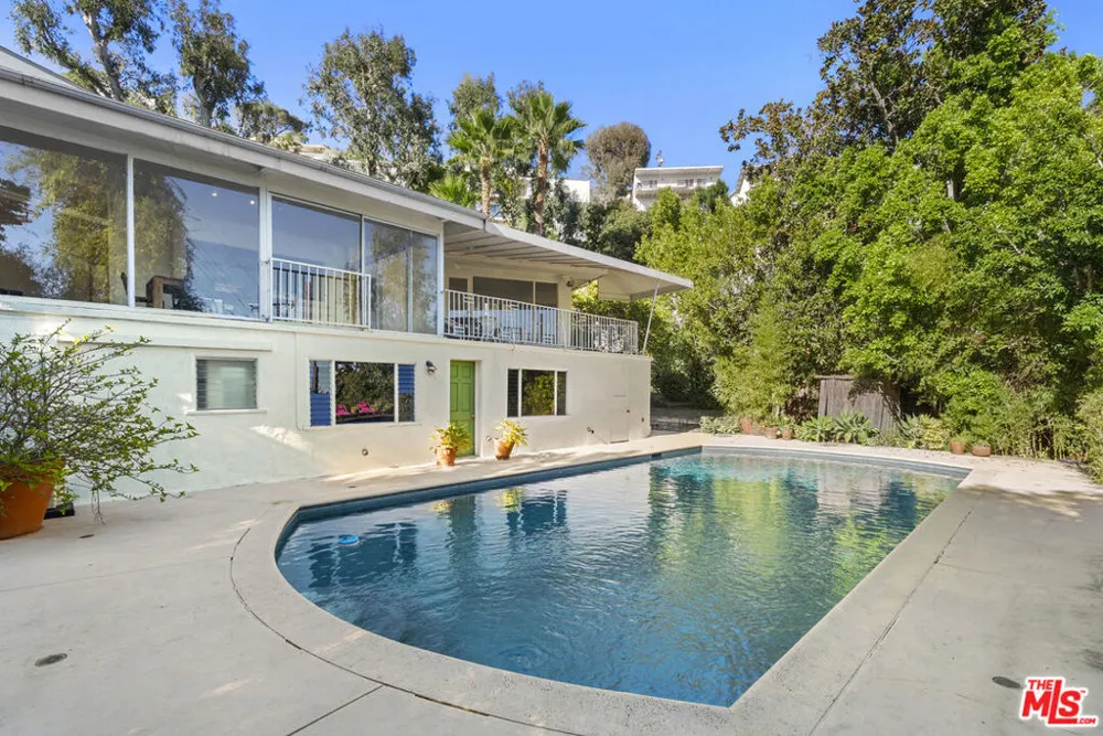 8494 Carlton Way Los Angeles, CA 90069