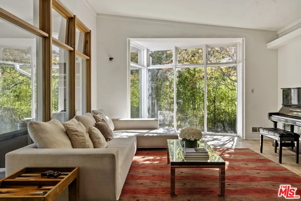 8494 Carlton Way Los Angeles, CA 90069