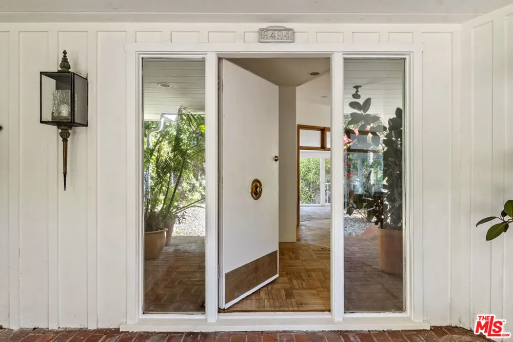 8494 Carlton Way Los Angeles, CA 90069