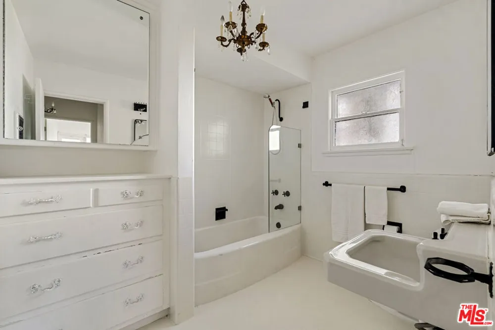 8494 Carlton Way Los Angeles, CA 90069
