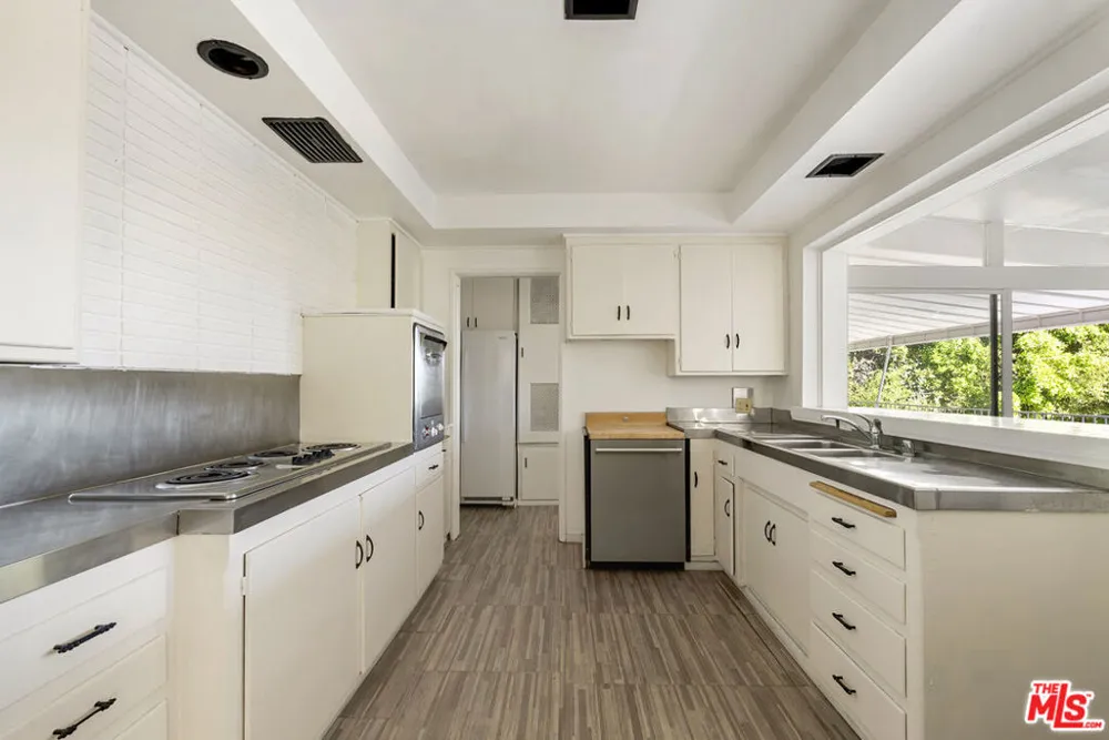 8494 Carlton Way Los Angeles, CA 90069