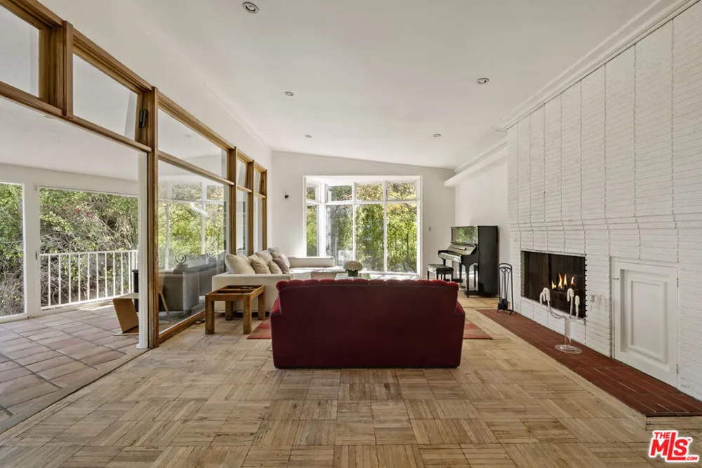 8494 Carlton Way Los Angeles, CA 90069