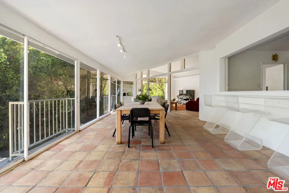 8494 Carlton Way Los Angeles, CA 90069
